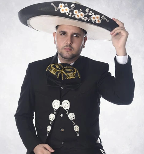 Hector caraballo trompetista y director del mariachi trompeta de oro de la ciudad de cucuta Hector caraballo trompetista y director del mariachi trompeta de oro de la ciudad de cucuta