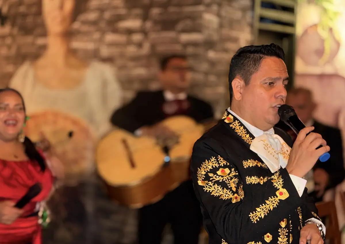 Mariachi Trompeta de Oro tocando en un cumpleaños en el restaurante Vian'k, Cúcuta