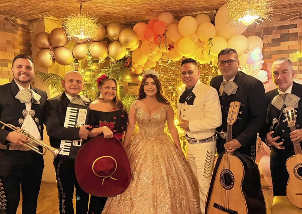 Mariachi Trompeta de Oro en una fiesta de quince años en el restaurante Mito Parrilla, Cúcuta